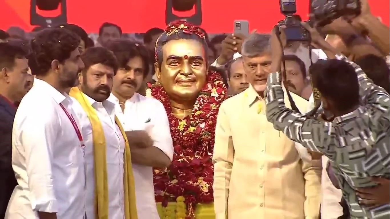 Eye On 2024 Andhra Polls Chandrababu Naidu Pawan Kalyans Show Of