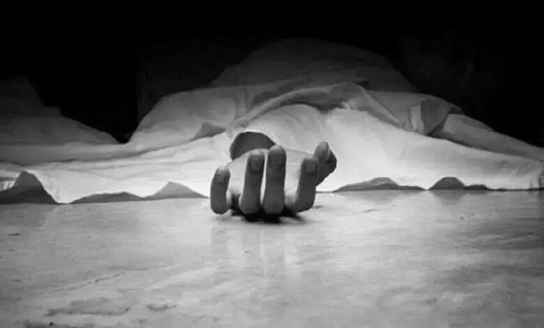 Mumbai: Father-son duo die by suicide on railway tracks