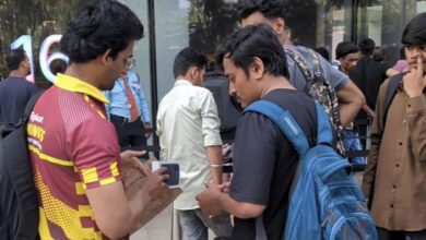 Mumbai Man Orders iPhone 16 Online While Waiting In Queue At Apple Store, Gets It In Minutes