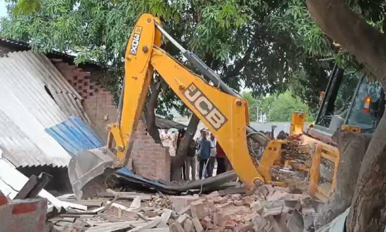 Upset Over Bulldozer Action, UP Villagers Thrash Officers In Front Of Cops