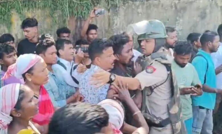 Protesters Clash With Cops As Gate To Dibrugarh Tea Estate Closed