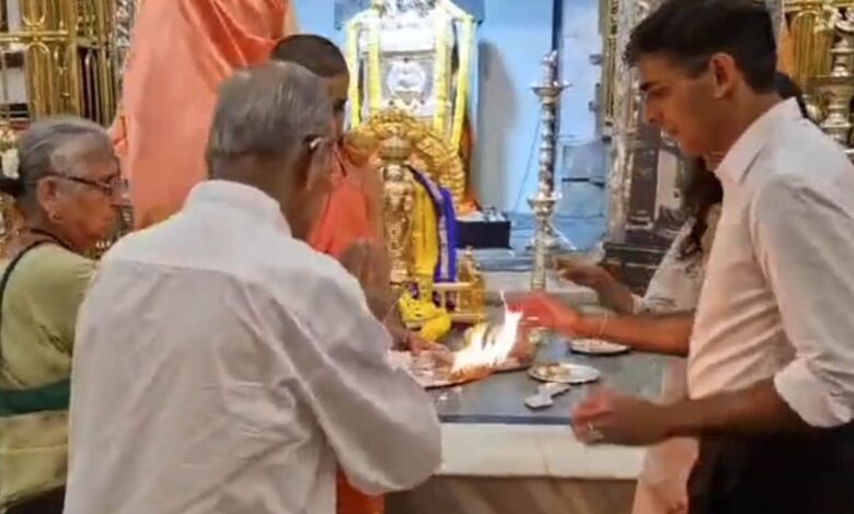 UK Ex-PM Rishi Sunak, Wife Akshata Murty Offer Prayers In Bengaluru