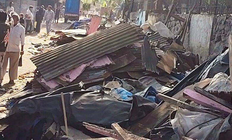 BMC demolishes 43 illegal sheds along Ghatkopar railway station