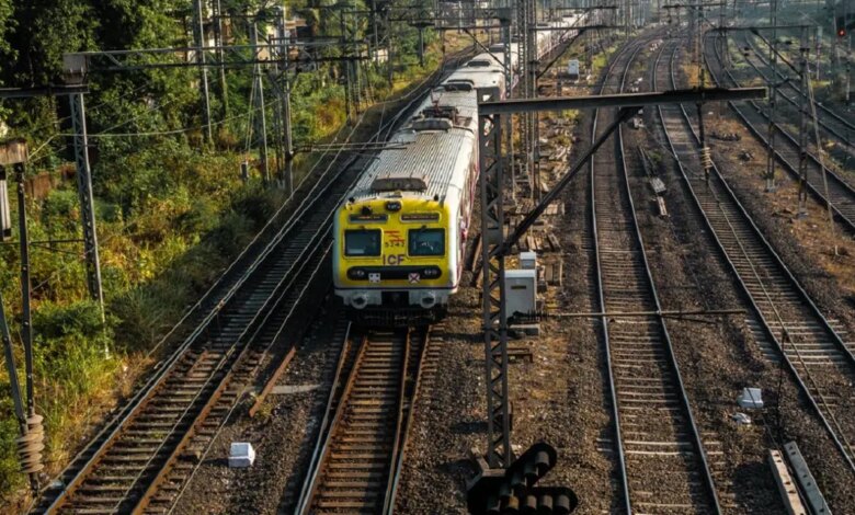 Mumbai local train update: Signal glitch hits Central Railway`s local services