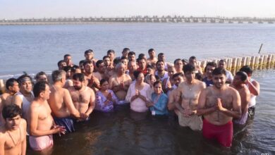 Pak Hindus Visit Maha Kumbh, Take Dip In Sangam