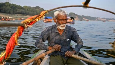 This Boatmen Community Ferries Devotees At Kumbh Since Generations