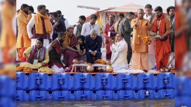 Vice President Takes Dip In Sangam, Praises Yogi Adityanath For "Excellent" Set-Up